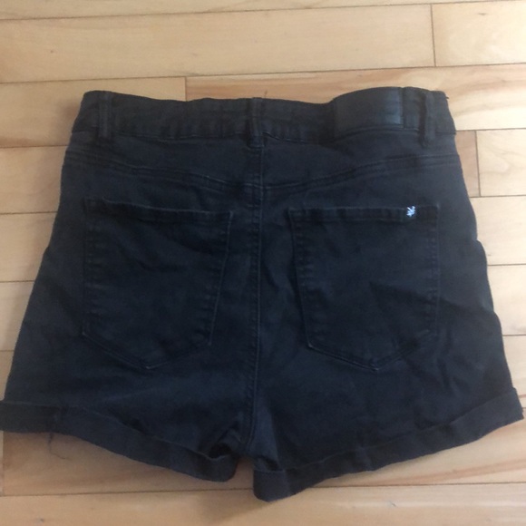 Im selling clothes that I don’t wear anymore ( I am sorry I speak french haha). - Picture 2 of 8